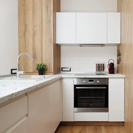 Skylark Apartament 4*