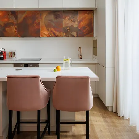 Skylark 아파트 4*