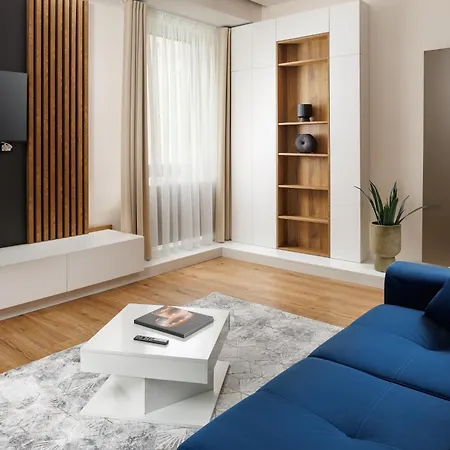 Skylark Apartament 4*