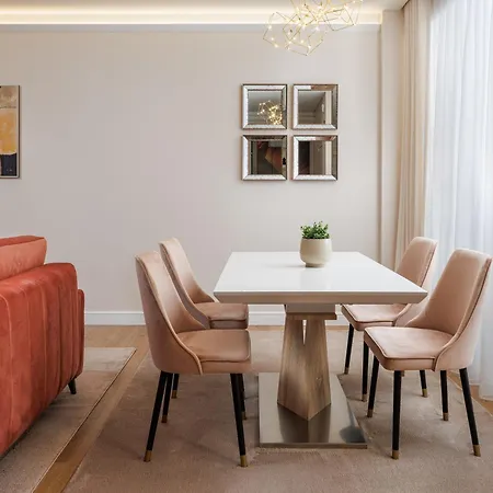 Skylark Apartment 4*
