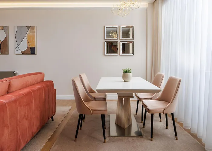 Skylark Apartament 4*