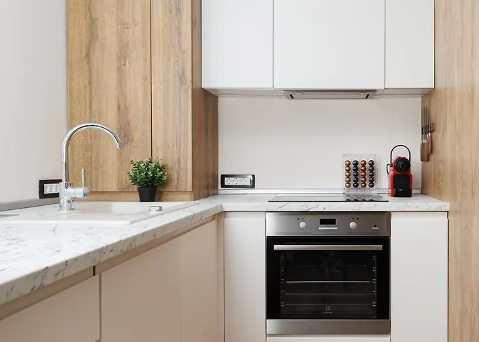 Skylark Апартаменти 4*