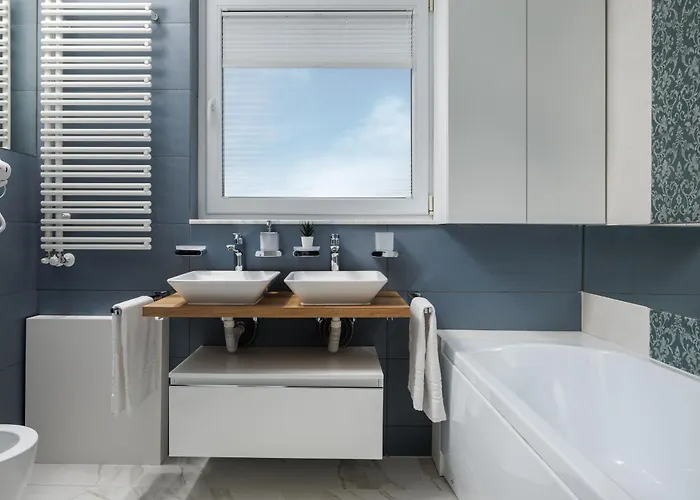 Skylark Apartment 4*