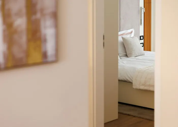 Skylark Апартаменти 4*