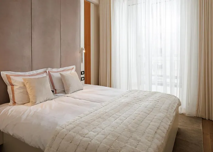 Skylark Апартаменти 4*