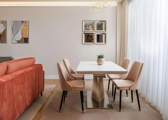 Skylark Apartment 4*